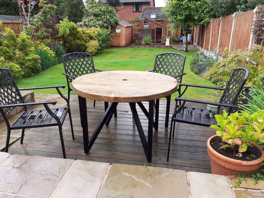 Outdoor Round Table image 0