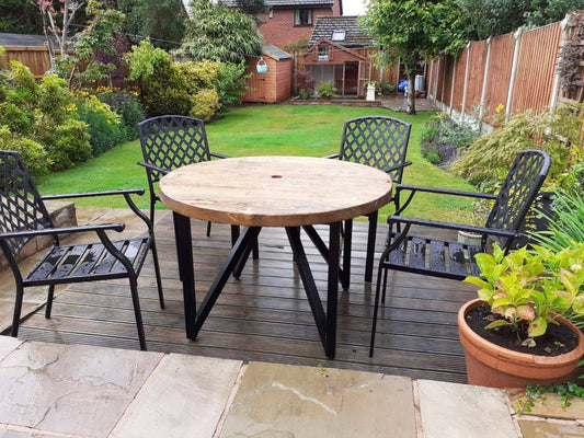 Outdoor Round Table image 0