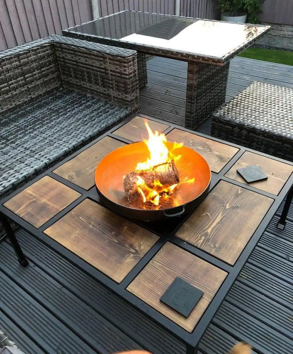 Firepit & Table image 0
